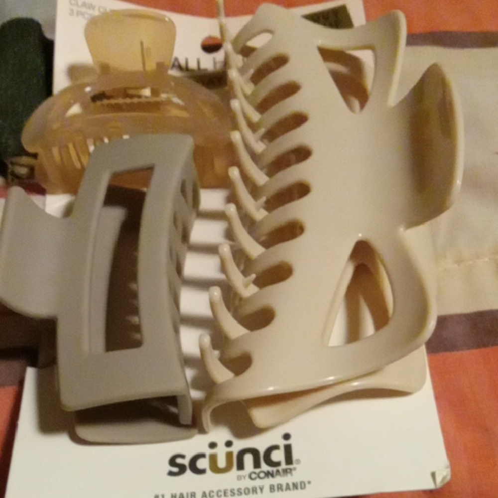Scunci Cream and Tan Decorative Accent Piece